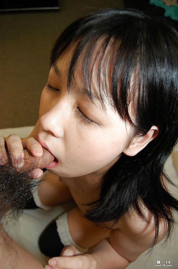 Mao Cock closed her eyes and enjoyed being inserted with JJ