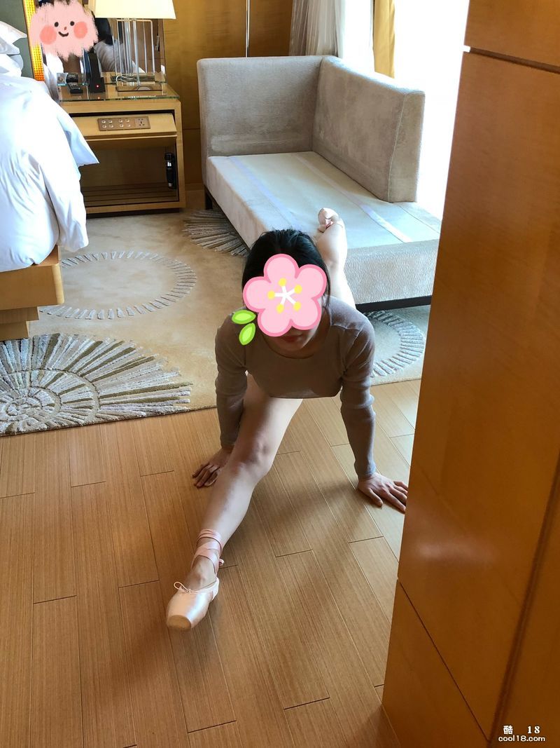  Her parents let her learn ballet, it shouldn’t be for today… 