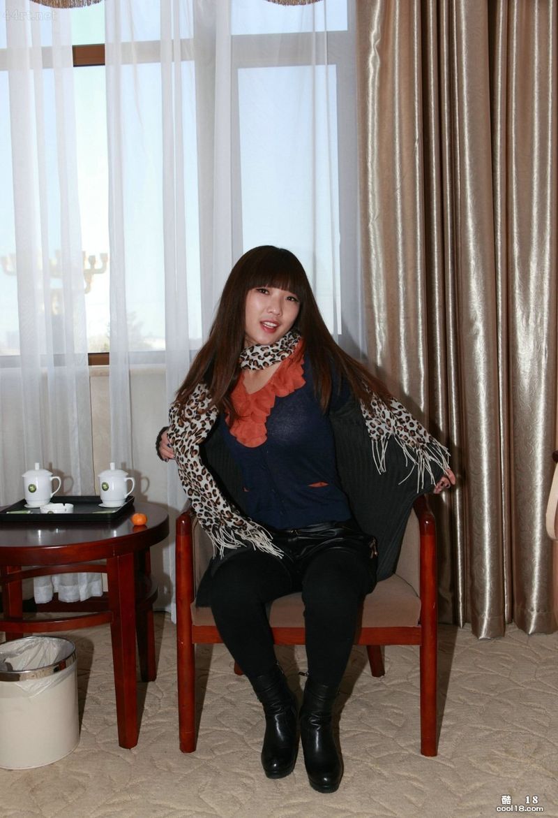 대규모 여성 자위기를 사용하는 중국 모델 Xiao Li의 개인 사진