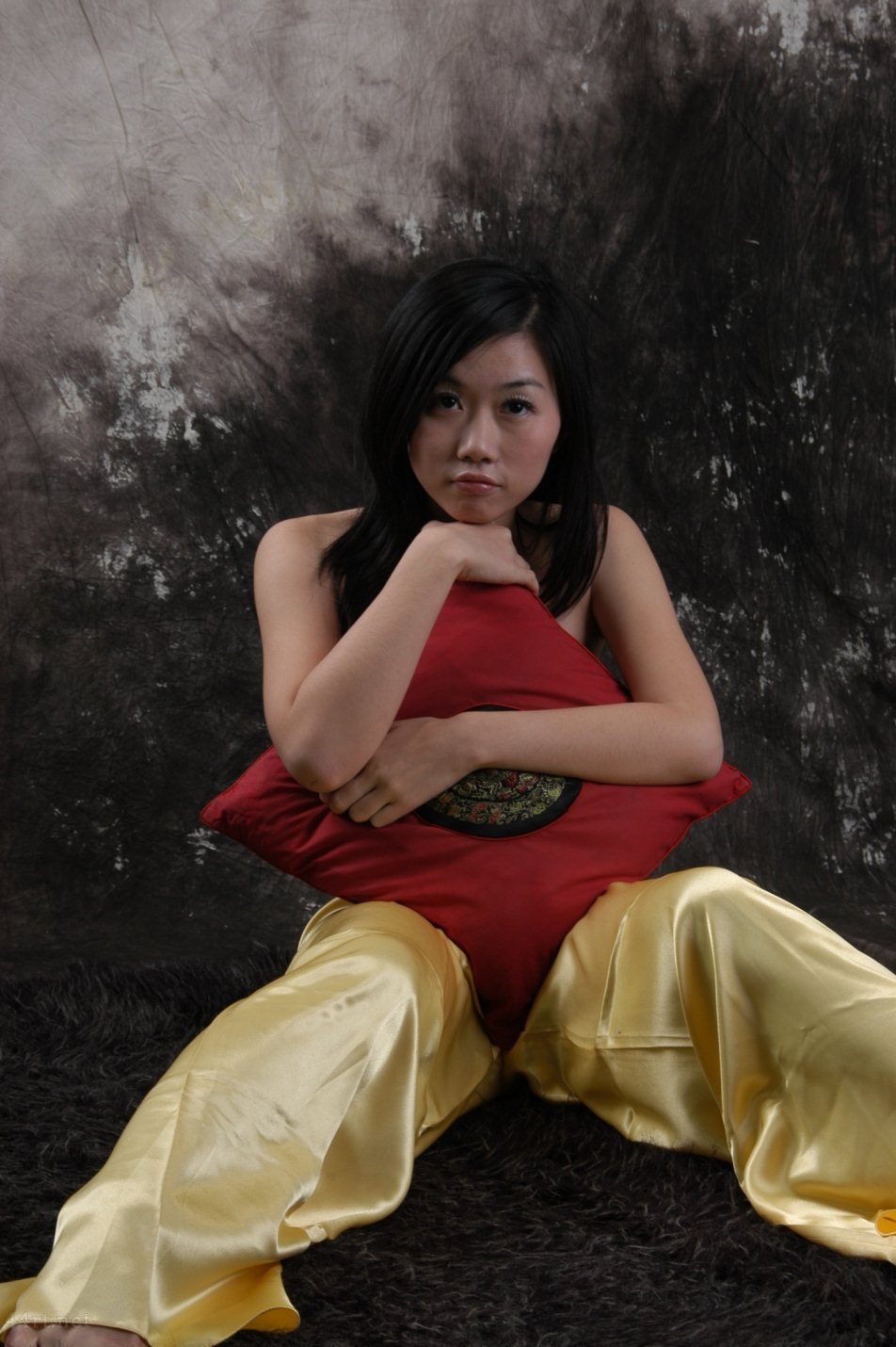 Китайская модель Куки (Лян Инси), студийный снимок тела