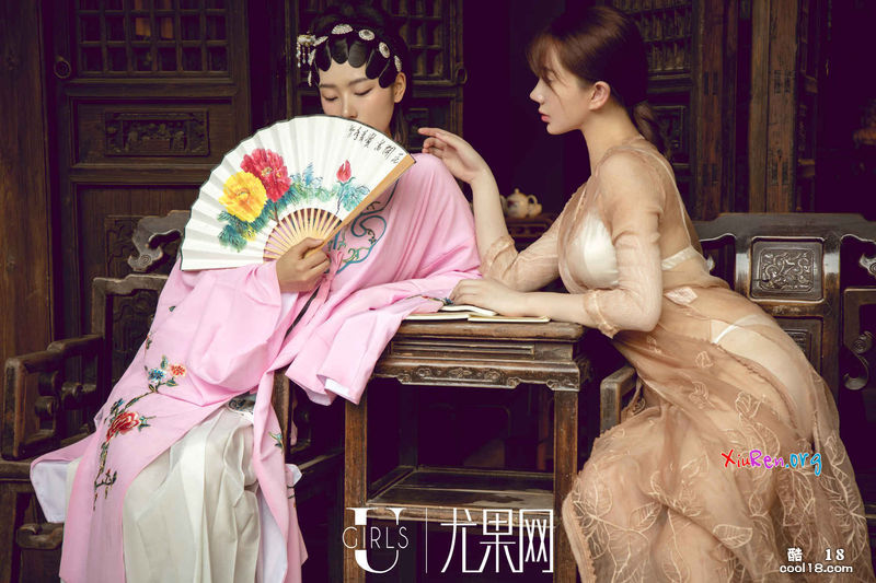 눈길을 끄는 중국 스타일의 창의적인 모델과 함께 매력적이고 부드러우며 아름다운 아름다움을 담은 특별 사진 앨범 Youguo.com