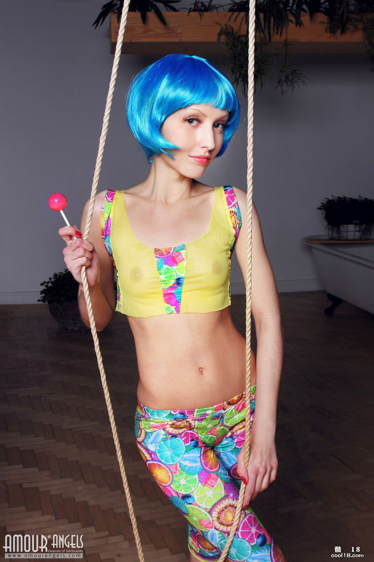 fashion girl who loves lollipops