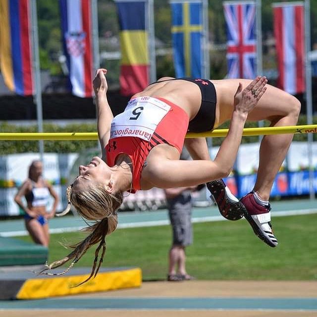 Good-looking and &quot;heptathlon&quot;! The Olympic &quot;Canadian Track and Field Girl&quot; with blonde hair and a sunny smile is so sweet!