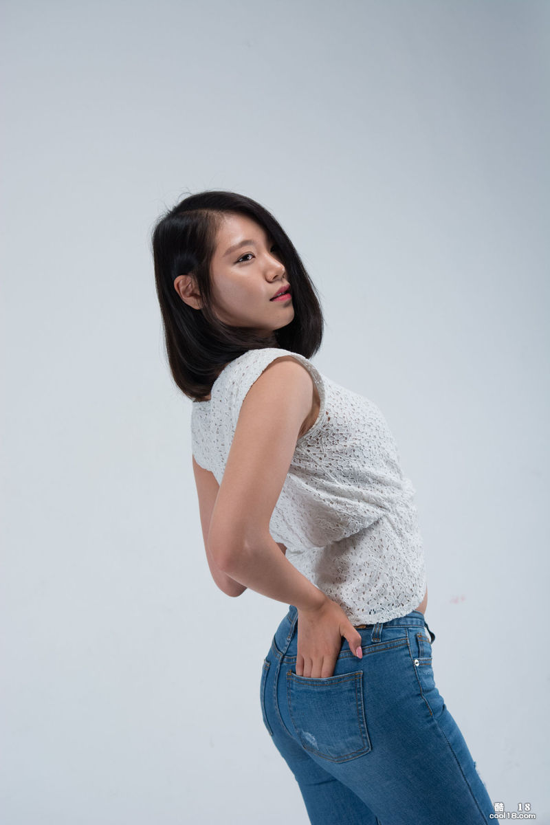 韩国演艺圈可爱美眉脱衣秀超大尺度清晰翻毛穴私拍 。