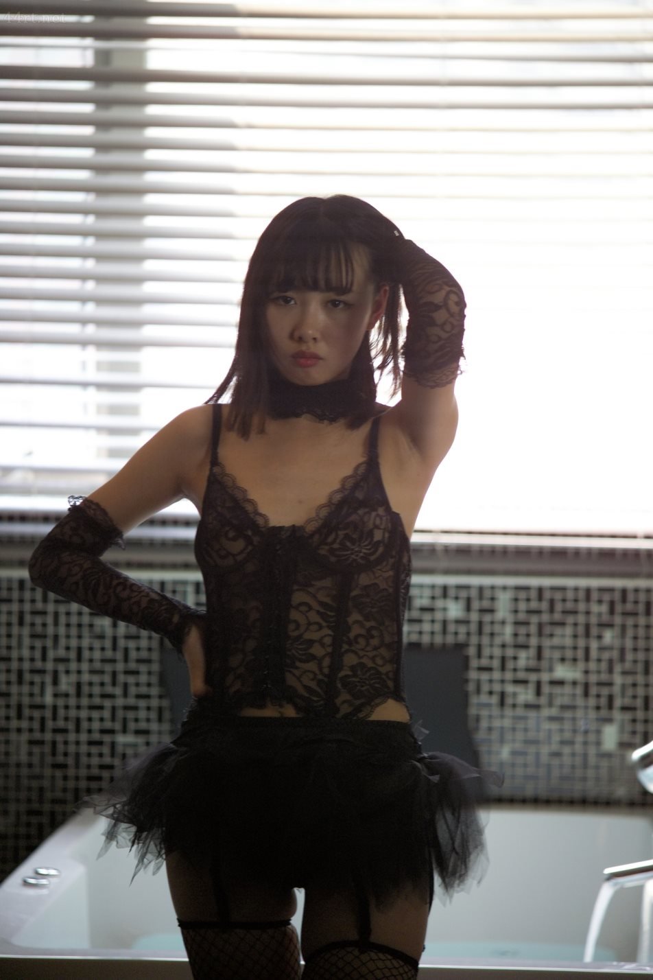 Xiwei agency model Lin Anya privately shoots beautiful human body
