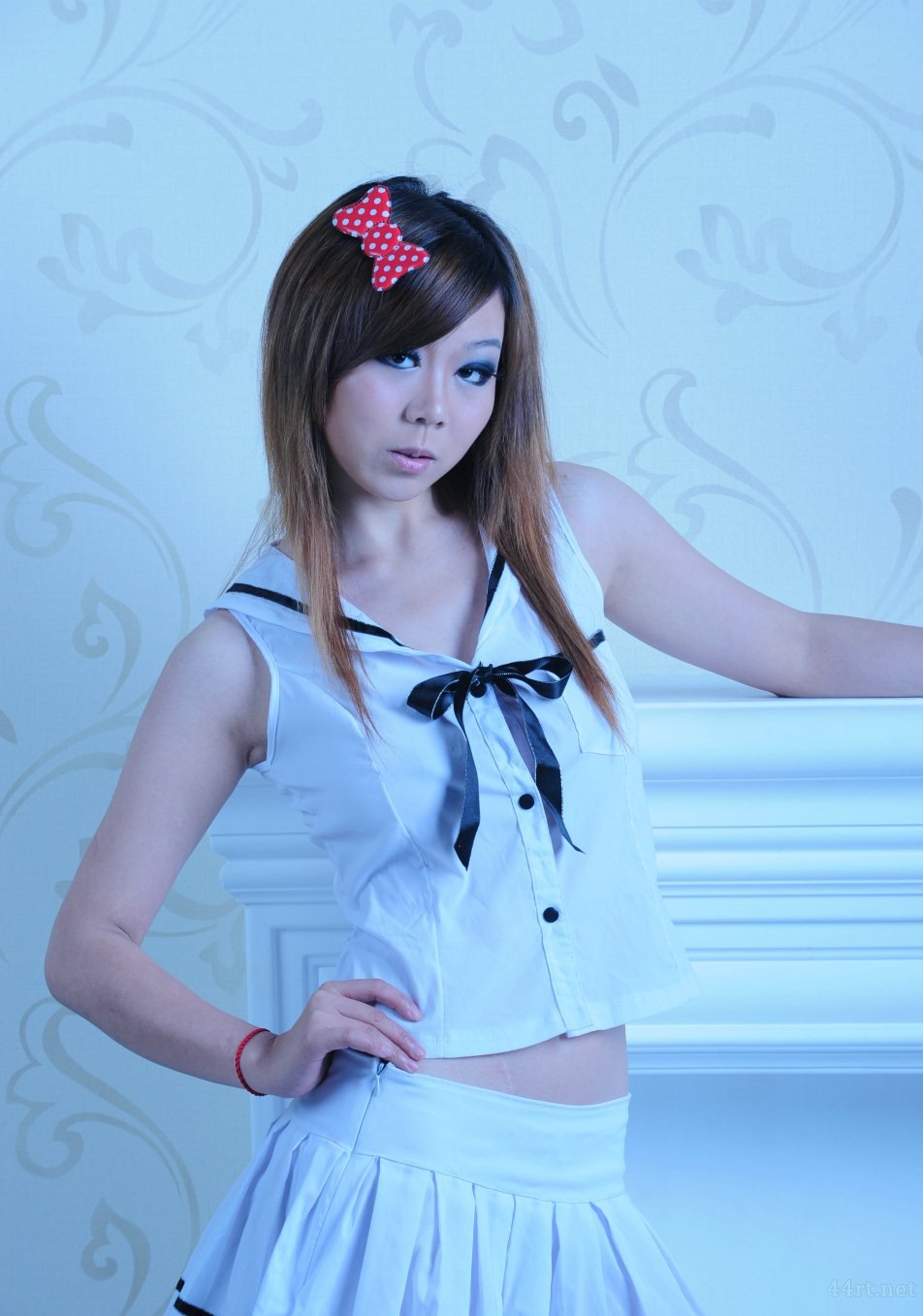 Тайваньская модель Сугуэр приватно снимает человеческое тело в студенческой одежде