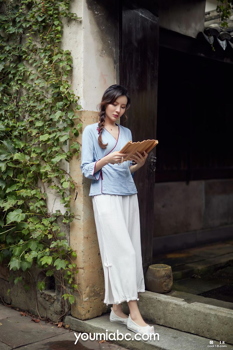 Youmi.com Книжные и соблазнительные фотографии потрясающей красоты модели из Хубэя в древнем стиле - Хуан Цзиньбаоэр