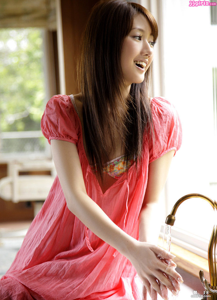 Sweet smile and well-proportioned body once fascinated many Japanese beautiful girls of otaku-Takigawa Huako