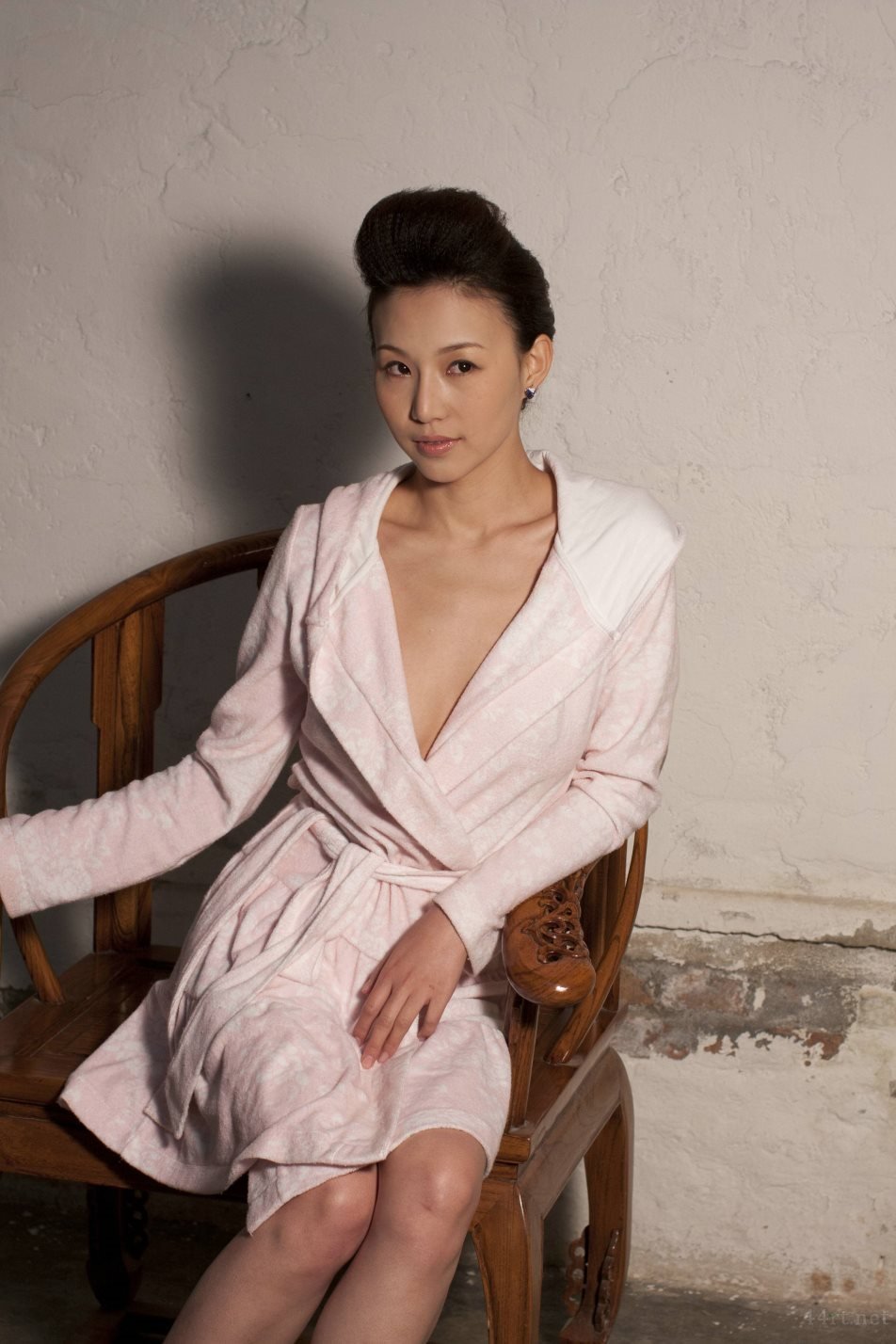 Красивая китайская модель Фэнъюня Бай Ю делает частные фотографии своего тела