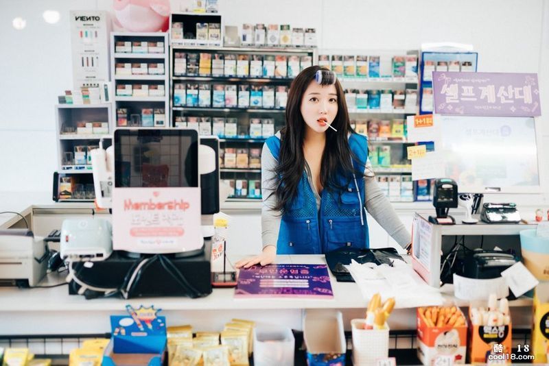 The Bold Exposure of the Beautiful Part-Time Waiter in a Korean Convenience Store - Son Ye Eun