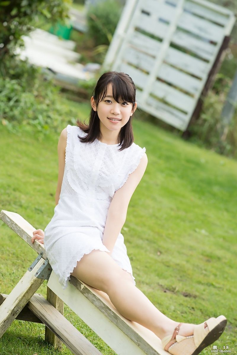 Японская красивая молодая модель Юра Кано в кадре -----60**