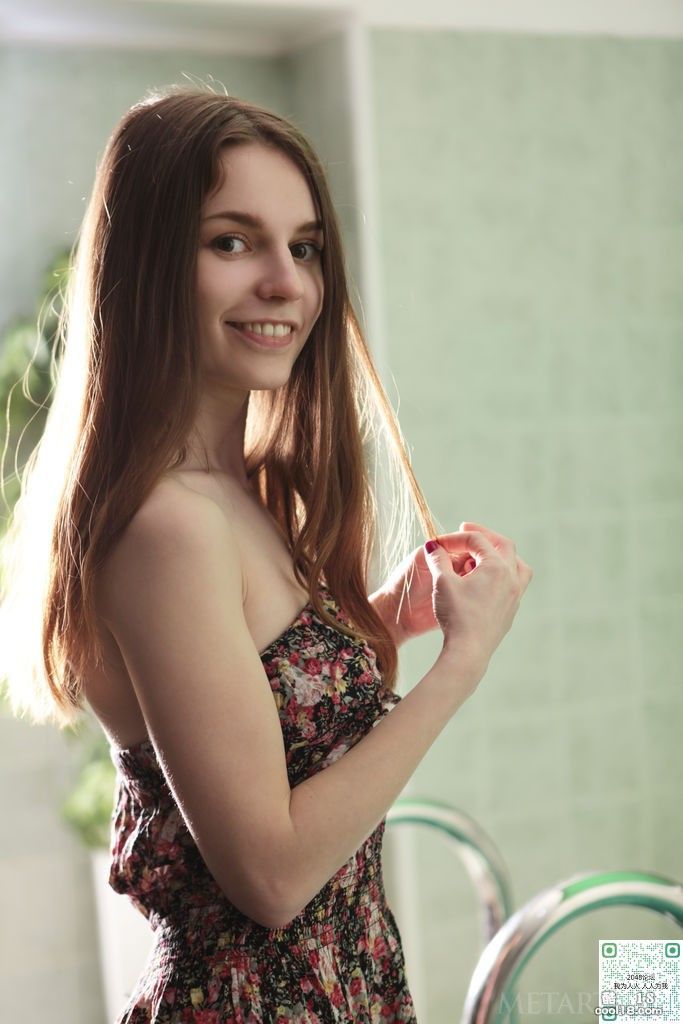 Ukrainian pretty girl SIFI SHANE large-scale body photo by the pool