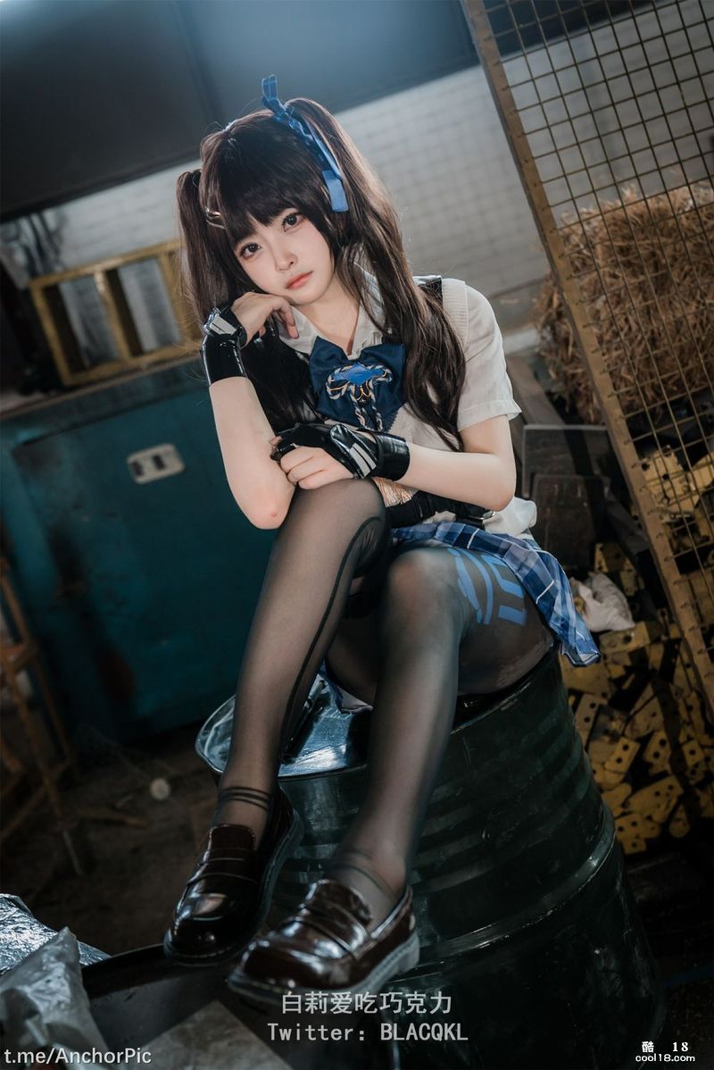 Bai Li loves to eat chocolate Cosplay series, the armed girl who was raped after being arrested - Guan Xiaoyu
