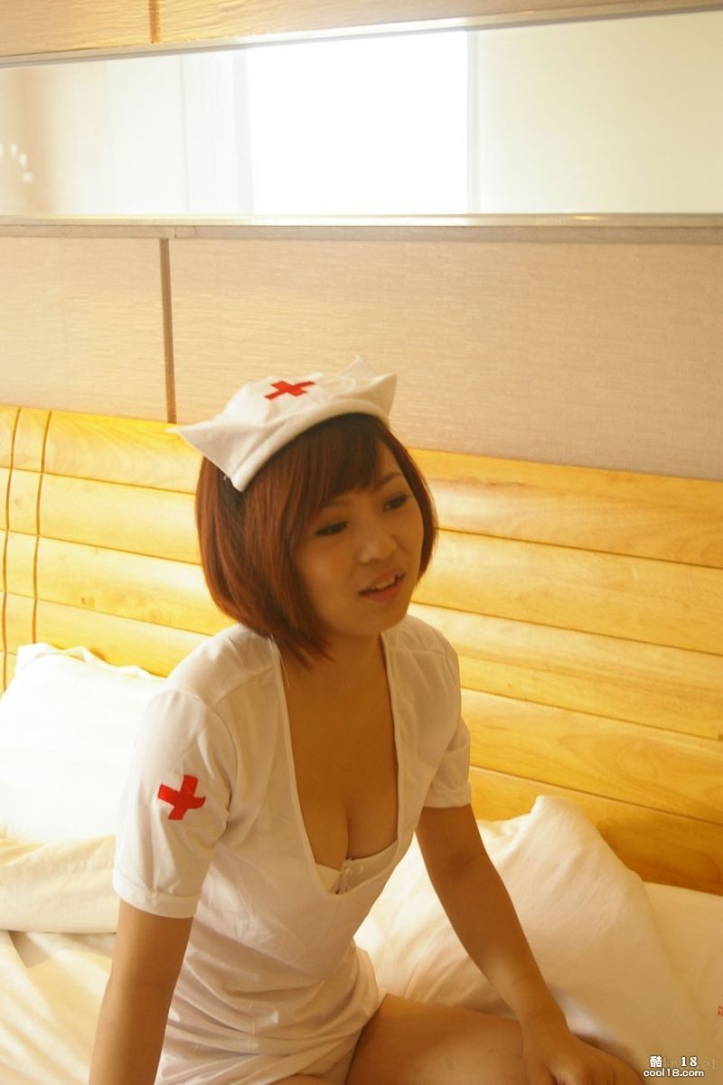Супер большой сексуальный костюм медсестры милой китайской модели Сяомей, человеческое тело ----- 56**