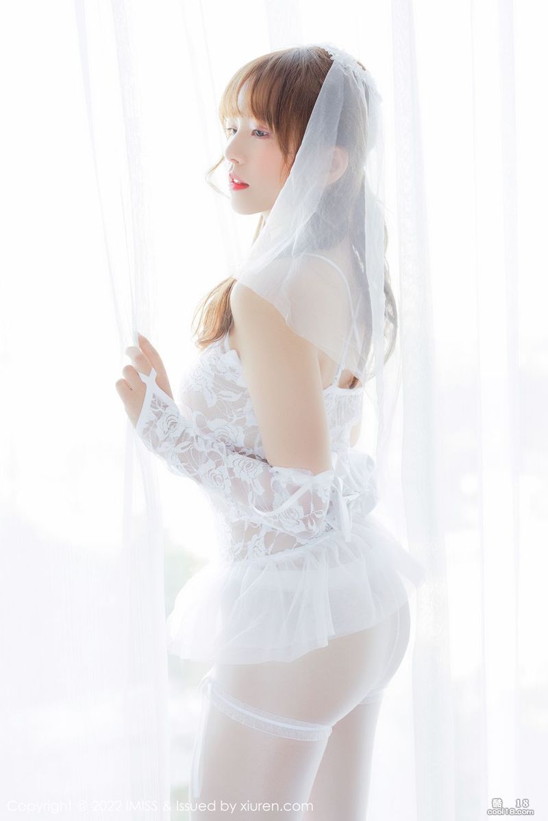 충칭시의 하얗고 부드럽고 사랑스러운 달콤한 소녀, 아름다운 중국 모델이 사진에서 매혹적입니다-Zhang SiyunNice
