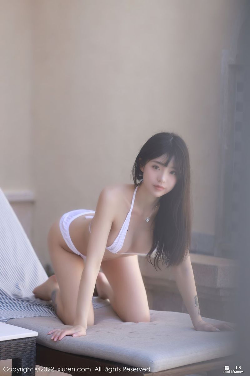Xiuren.com: соблазнительные фотографии горячей девушки из Сычуани с сексуальными выпуклостями и брызгающей кровью - Bella She