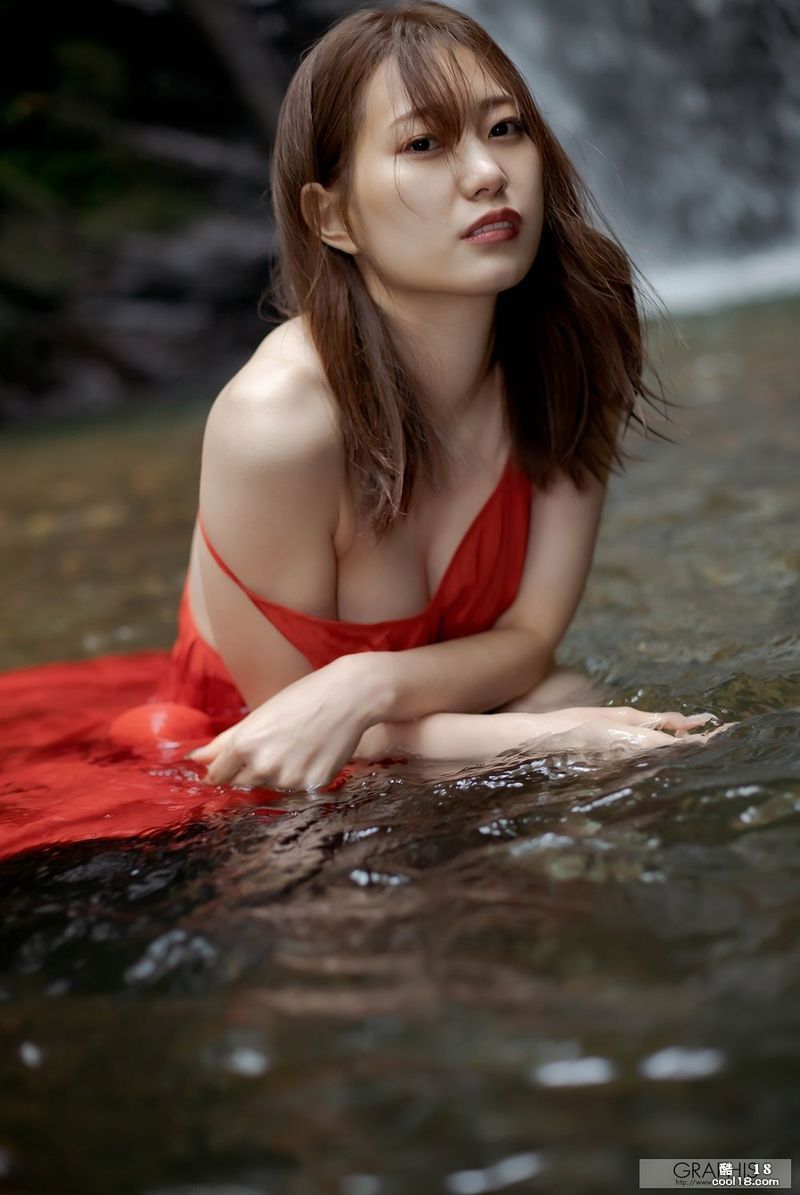 av女明星 看来清丽脱俗,卻蕴藏著勾人魅力的日本AV美女明星- 美谷朱里The Japanese AV beauty star who seems to be  beautiful and refined, but has