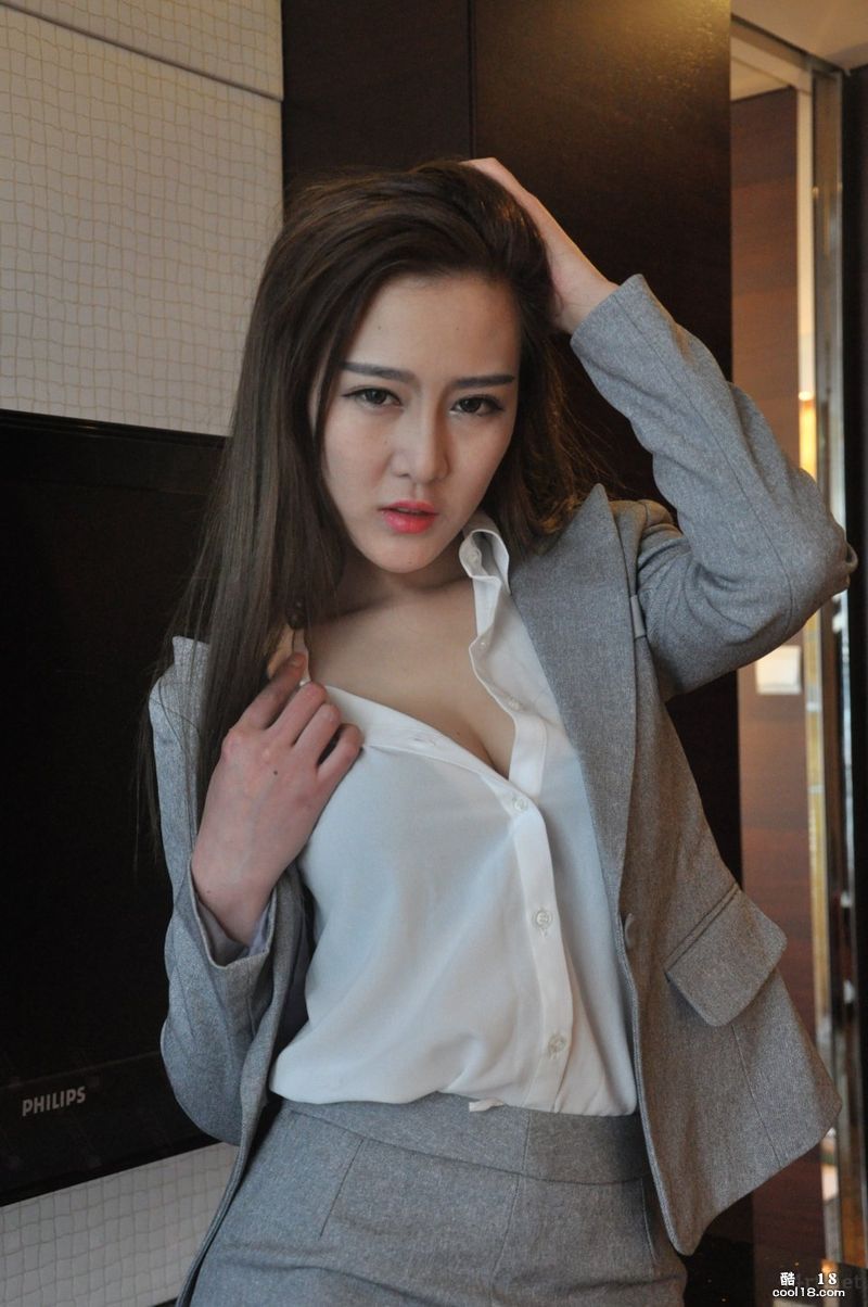 National model Qin Xue large-scale secretary body------75**