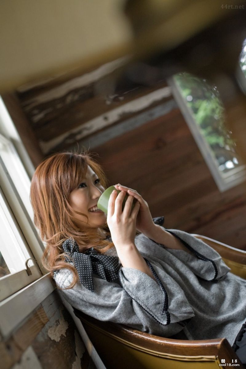 Японская актриса с пухлой и красивой грудью Эми Харукадзе, весенний ветерок, Хуймэй ----- 46**