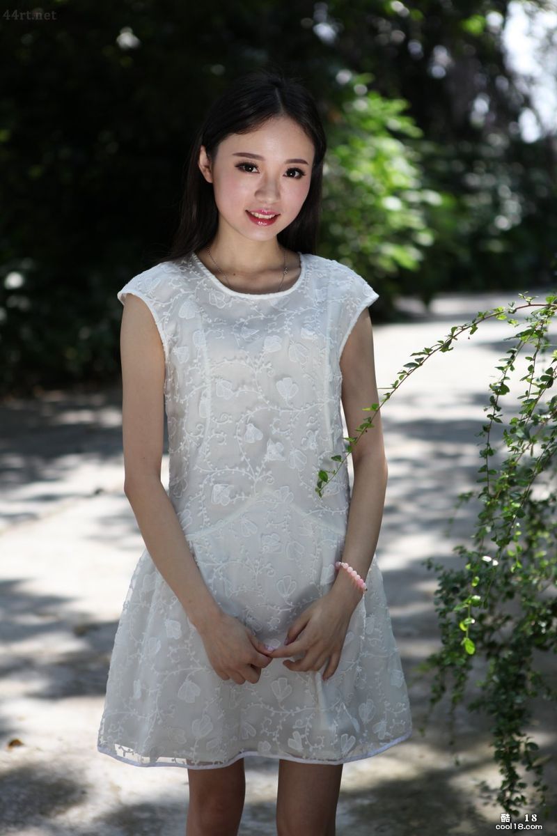 순수한 아름다움 Jing Tian이 개인 신체 사진을 찍습니다.