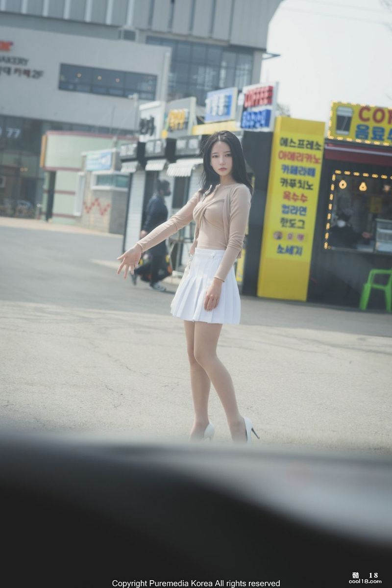 The Korean beauty in the Pure Media set of pictures was harassed by a hitchhiker- Yeha
