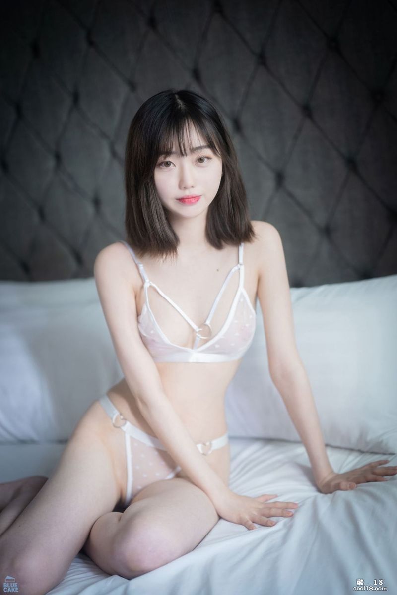 身段迷人的韓国美模床上浴室内勾人凸点喷血写真 - Kim Ji-won