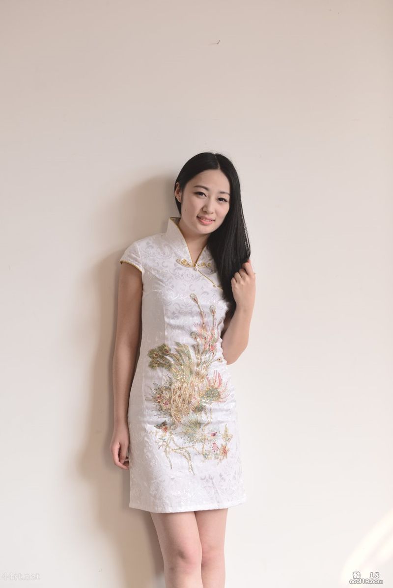 아름다운 중국 모델 Sitong이 자신의 신체 사진을 비공개로 찍었습니다.