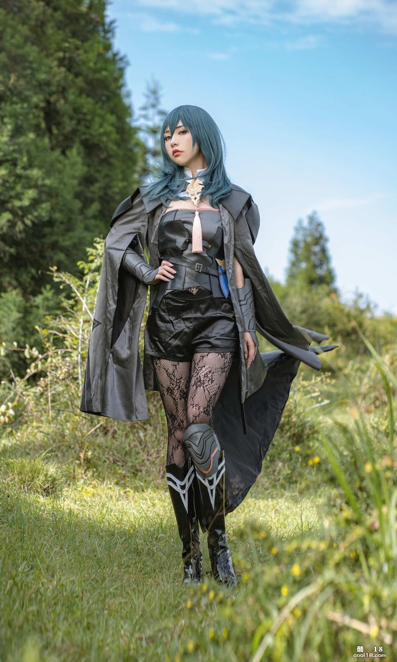 Internet celebrity Coser interprets the bold elf in the mountains