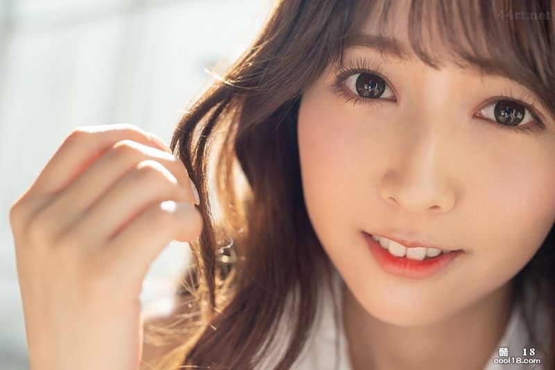 Популярная японская актриса Юа Миками