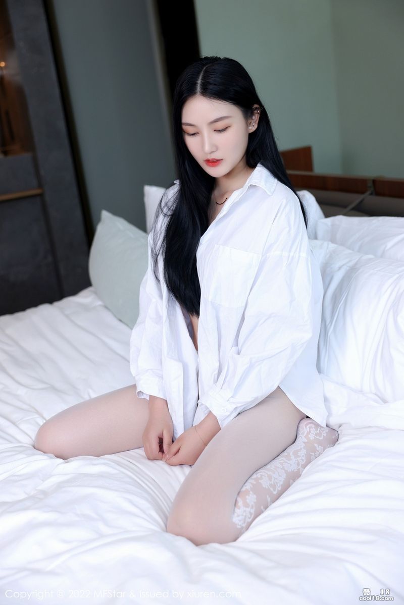 [Model Academy] Newcomer Sexy White Snake Pattern Pantyhose Pantyhose Hot Temptation Photo-Xiaomi XM