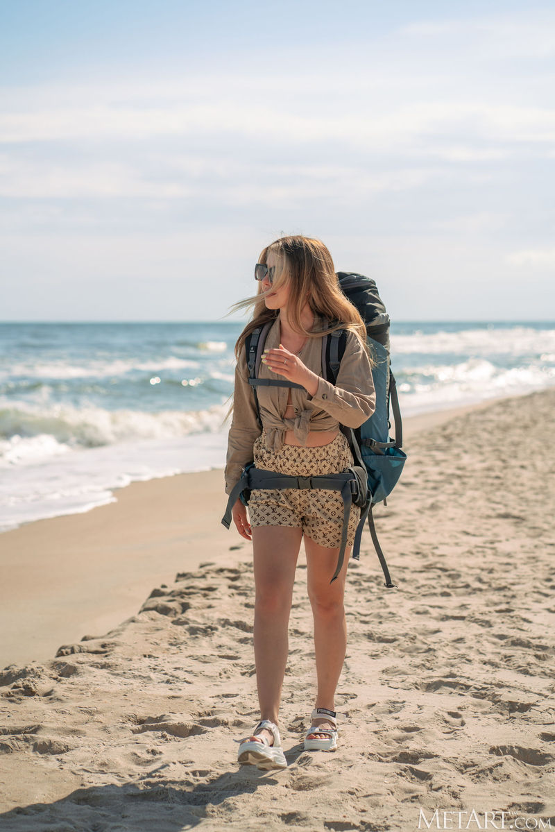 해변에 가서 알몸을 벗고 캠핑을 하며 전복을 말리는 것을 좋아하는 우크라이나 소녀 - 샨티 블랙