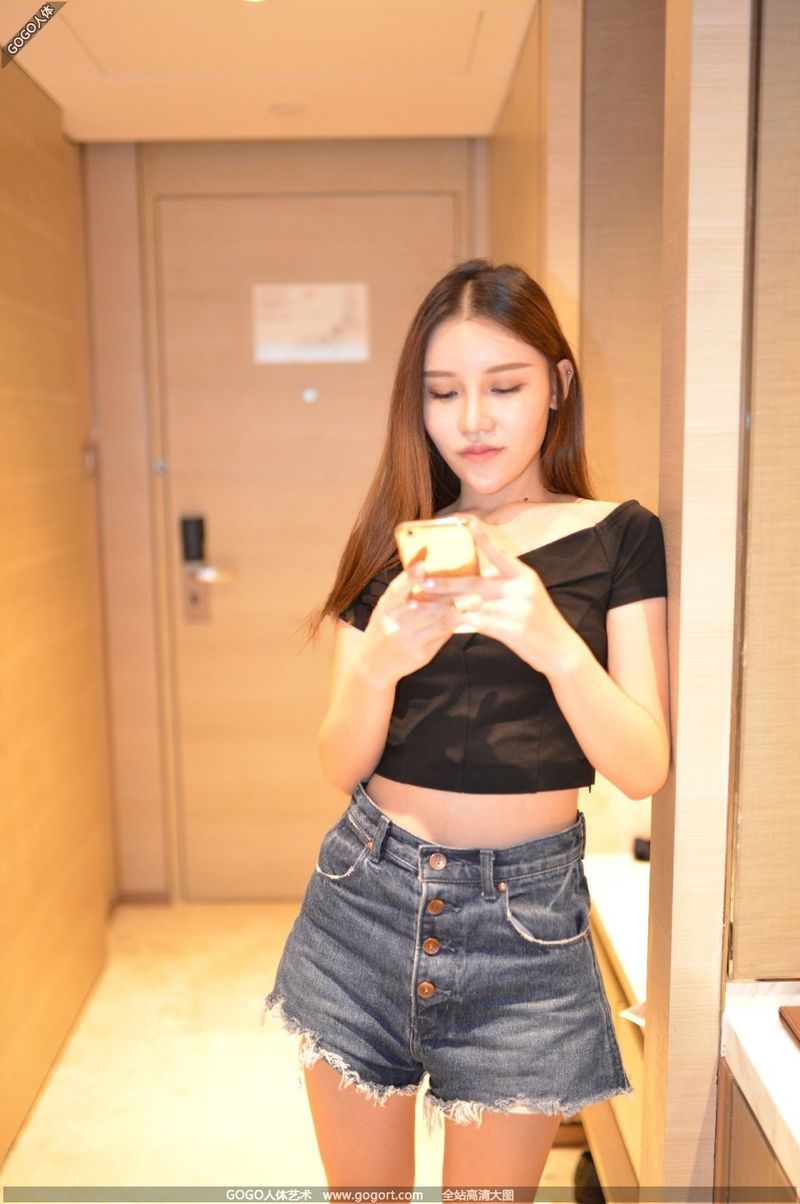 National model Xiaoyu oversized sexy clothes human body