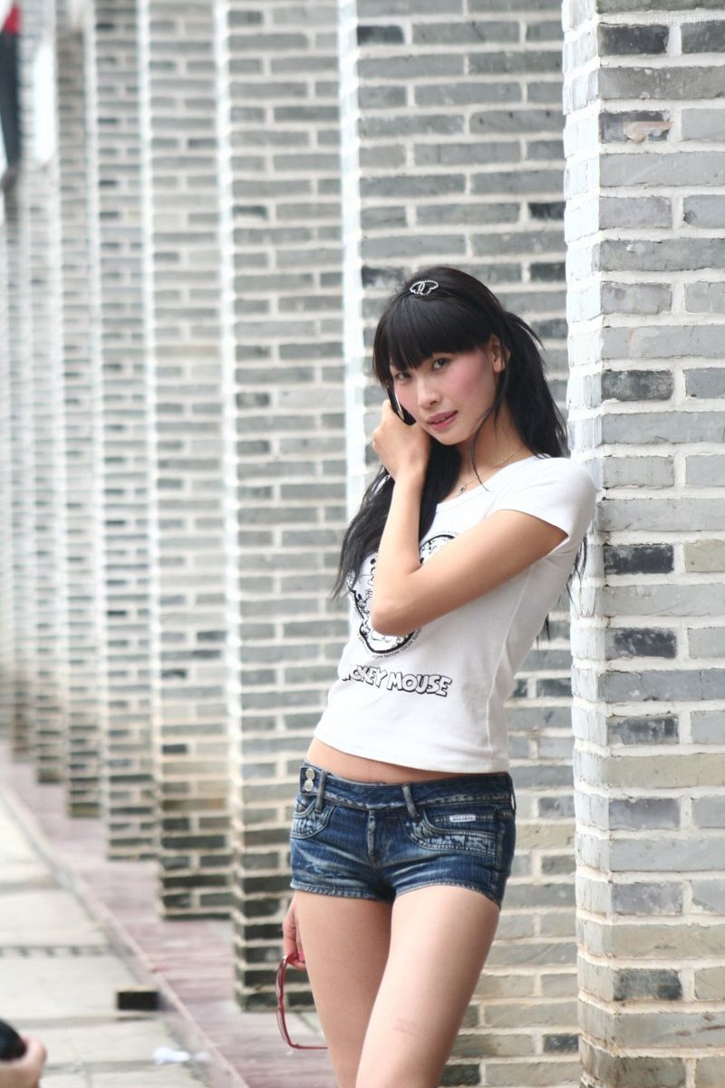 Beautiful national model Weiwei privately shoots outdoor human body