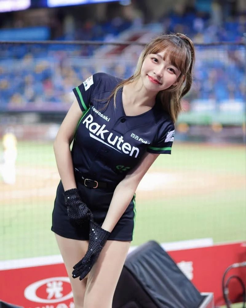 대만 프로 야구 치어리더 팀의 낙천적인 가슴 소녀가 피를 흘리는 사진 - Lin Xiang