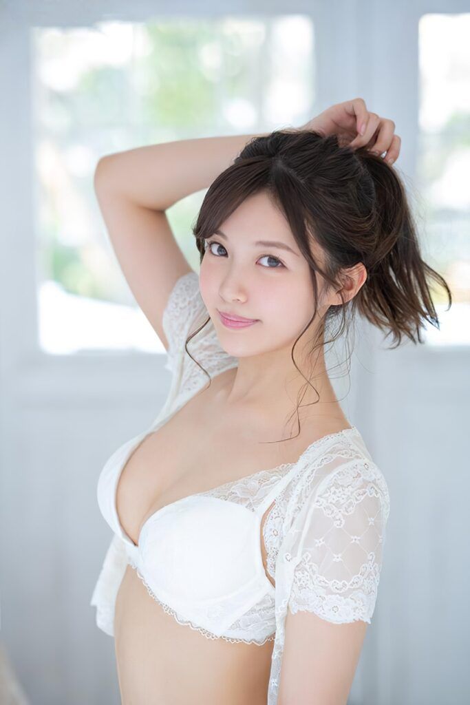 With a pure face, the beautiful girl who became popular in the AV world when she first debuted - Natsuki りん