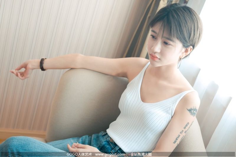 Beautiful national model Wang Lin privately shoots the human body