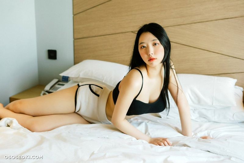 부드러운 한국 소녀의 헐렁한 시로무라 옷이 아름다운 가슴의 유혹을 드러낸다 - DAME