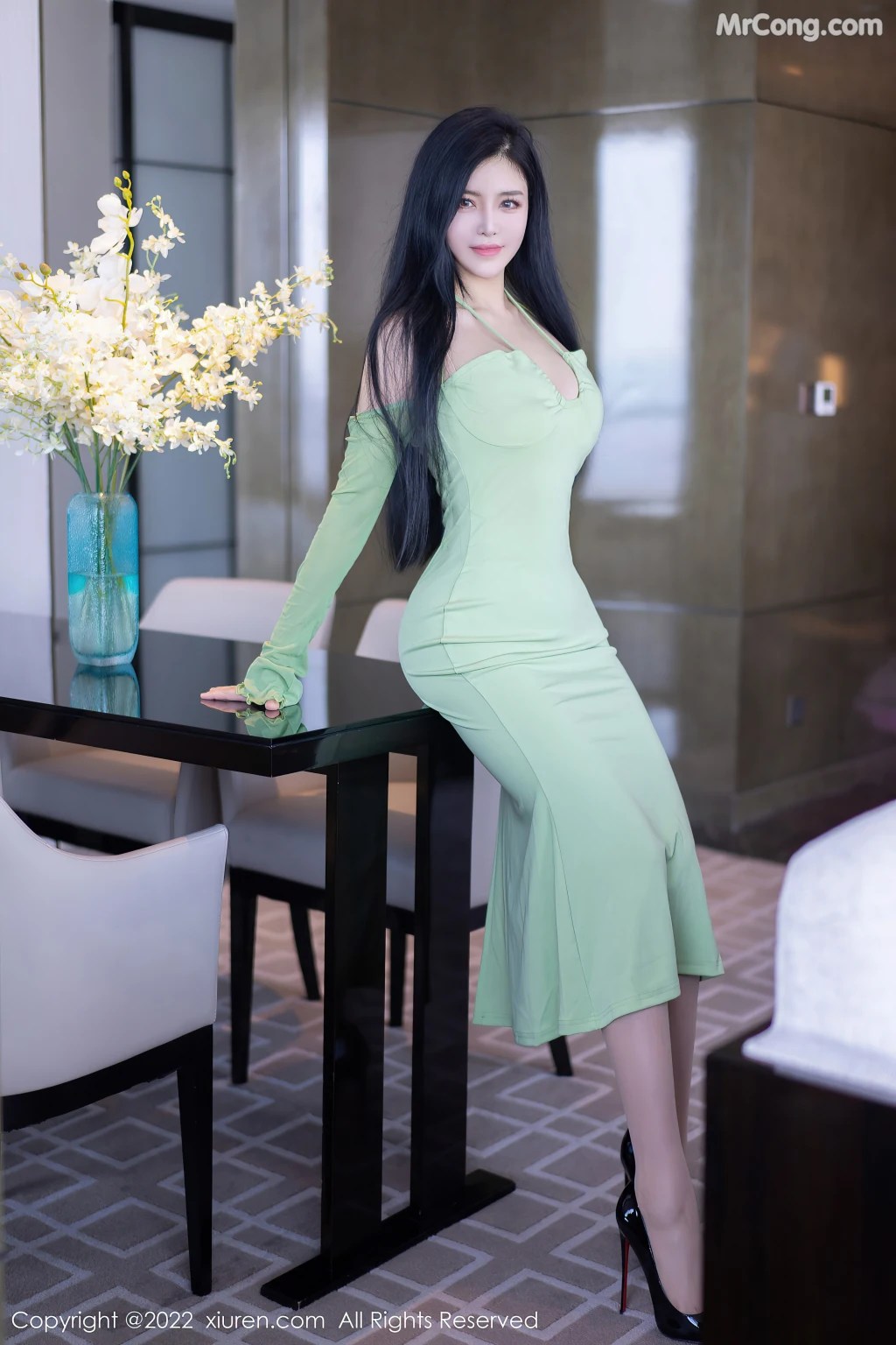 Liu Yuer #5357: 明るい瞳の緑の服 