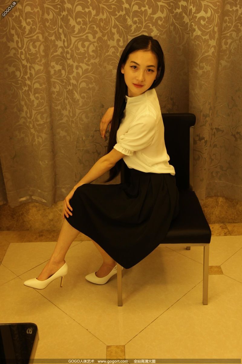아름다운 중국 모델 린 자매의 대규모 개인 바디 샷