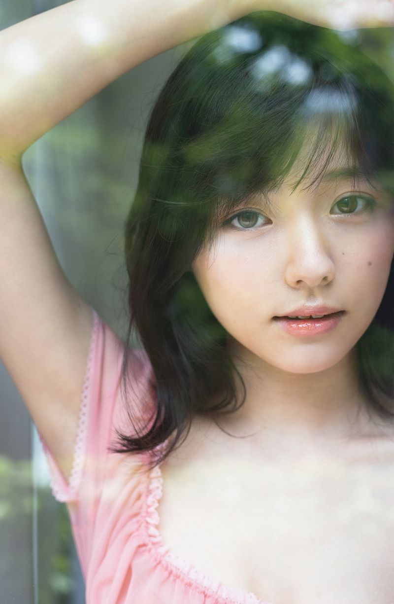 매우 귀여운 카와이 아름다운 소녀가 옷을 벗고 처음으로 아름다운 사진을 공개합니다 - Hazuki Yuki
