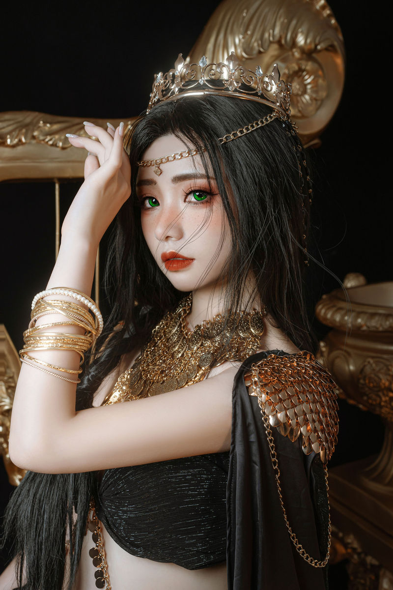 Two sets of heavyweight and large-scale cosplay works by the internet-famous girl Meow Xiaoji - Wind Chime Princess and Yue Huaqing