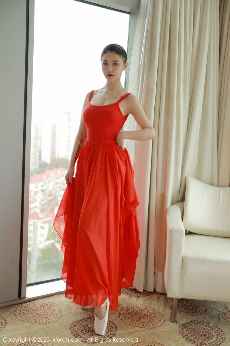 Xiuren.com's beautiful model is beautiful, white and sensual dancer in red - Little gecko acridine