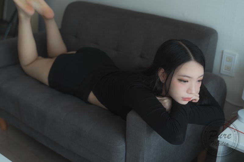 한국의 젊은 여성 모델 연화 초대형 몸매 사진
