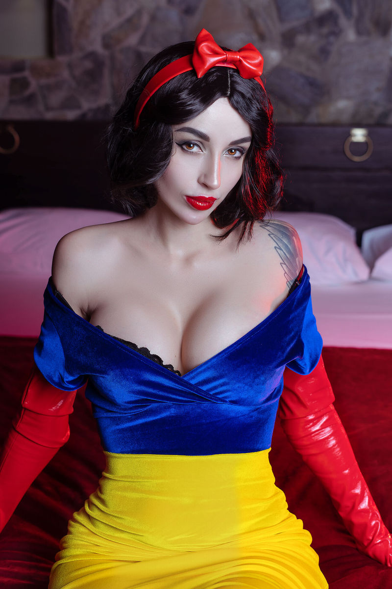 Leila Himera - BDSM Snow White