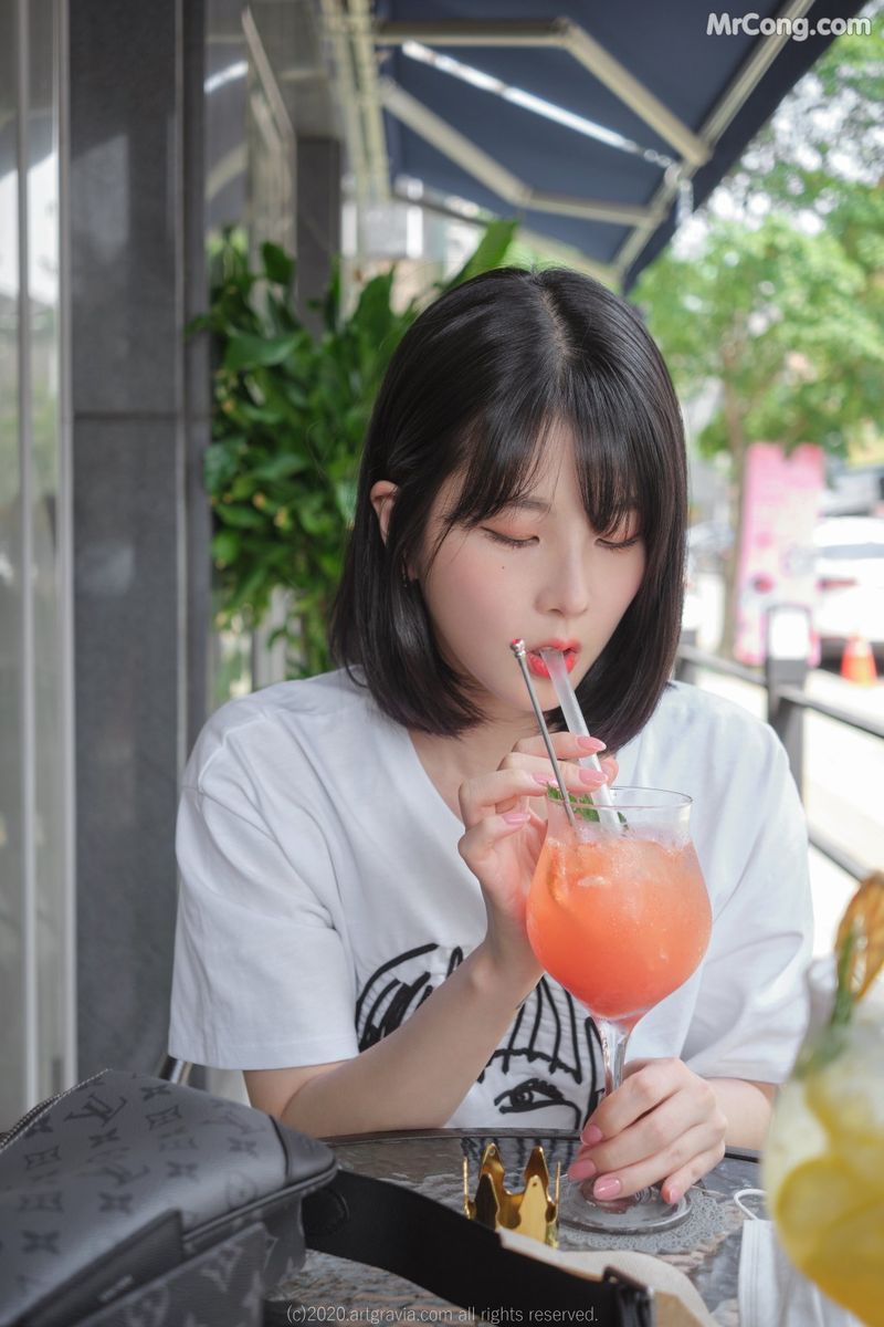 微乳のスリムで魅力的なプジョー韓国人少女の大胆な写真 - Jang Joo