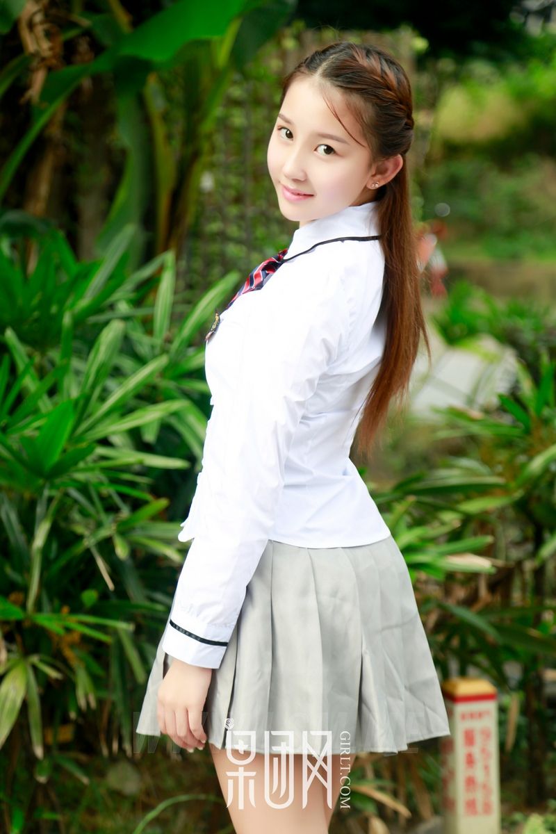 [Guotuan.com] 극도로 순수한 어린 소녀가 처음으로 성숙하고 통통하며 매력적인 몸매를 과시합니다-Qiqi