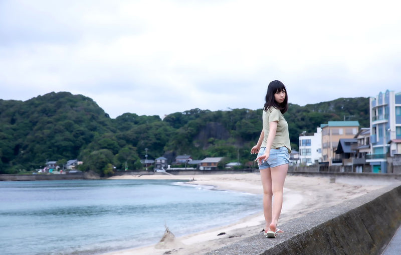 Смелые японские AV-фотографии невинной соседской девушки с большой грудью после 2000 года (плюс снимки лица) — Нодзаки Арис