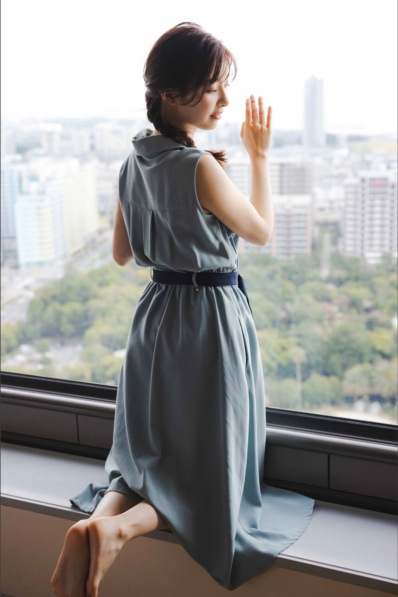 Нежная и элегантная японская фотодевушка с ледяными мускулами и знойной фигурой - Джуму Муто