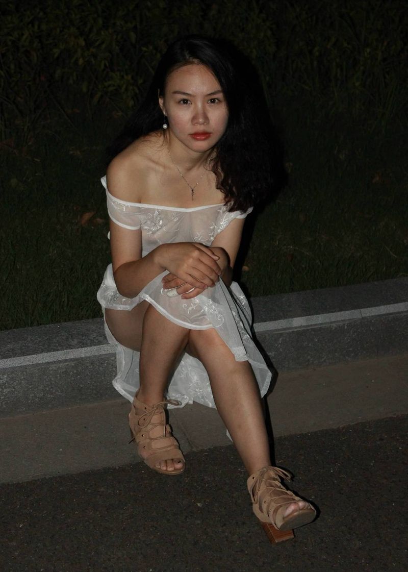 cool18.com 露脸才是王道—素人人妻的户外露出