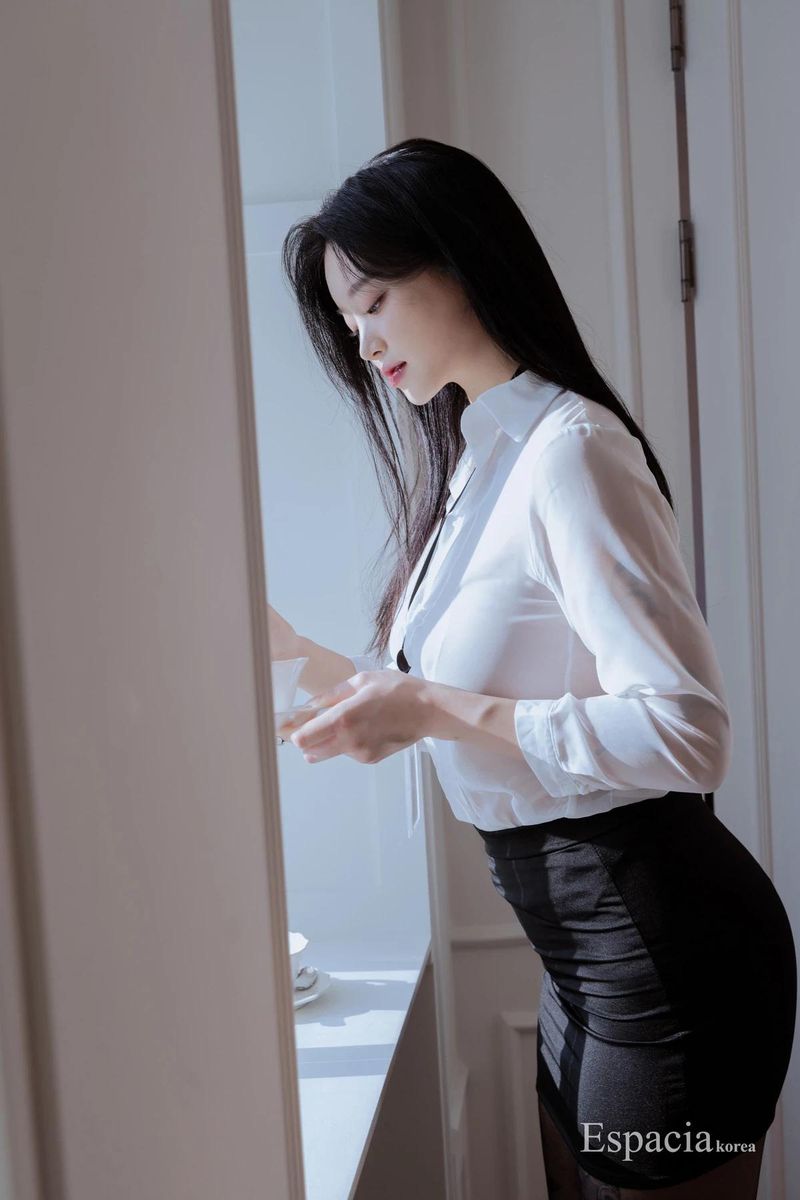 [Mina 민아] Корейская красавица позирует сексуально и очаровывает одним движением...